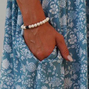 Hvitt armbånd av keramikk perler - Cosmos perlearmbånd