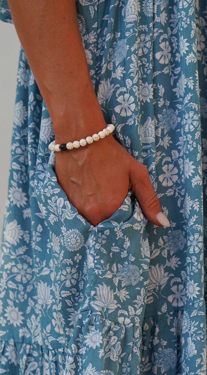 Hvitt armbånd av keramikk perler - Cosmos perlearmbånd