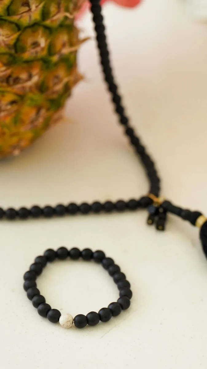Svart armbånd av keramikk perler - Cosmos perlearmbånd - Image 4